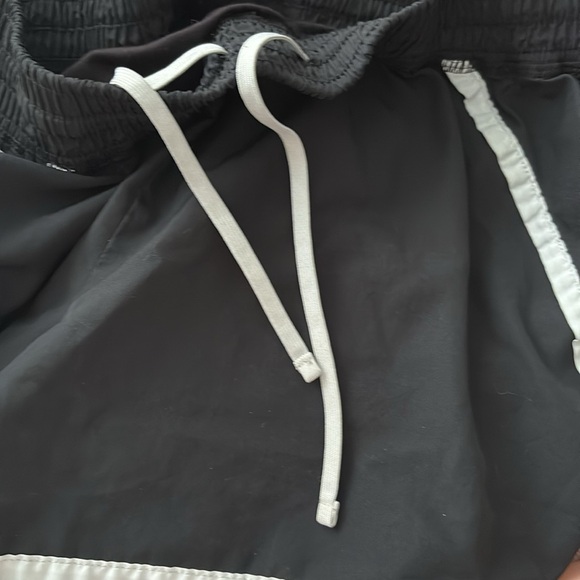 Medium Black Champion Shorts - Picture 4 of 5